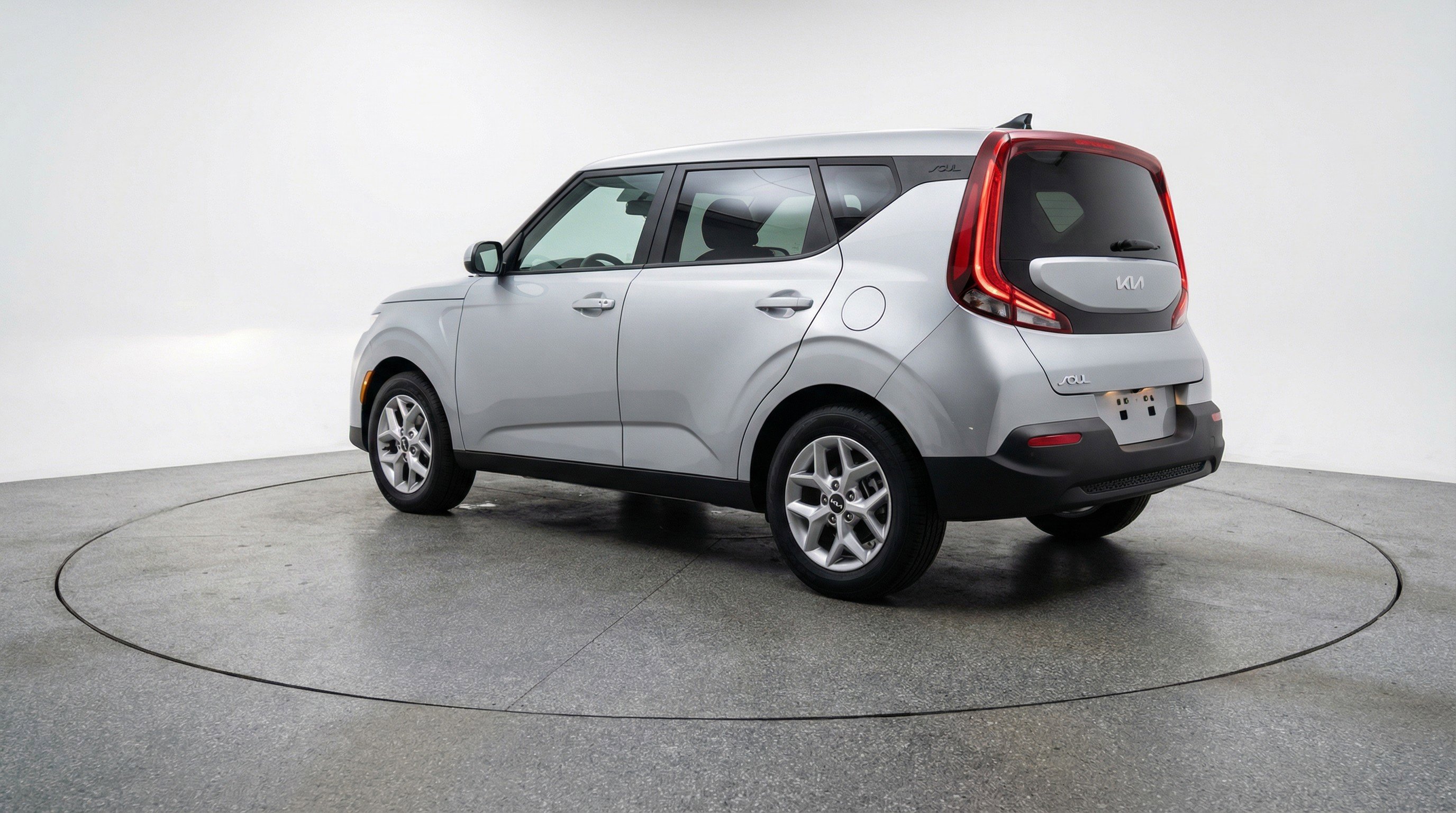 Used 2025 Kia Soul LX w/ LX Technology Package FWD image 6