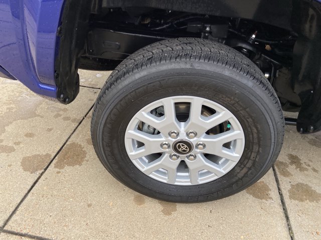 Used 2025 Toyota Tacoma SR5 AWD/4WD image 31