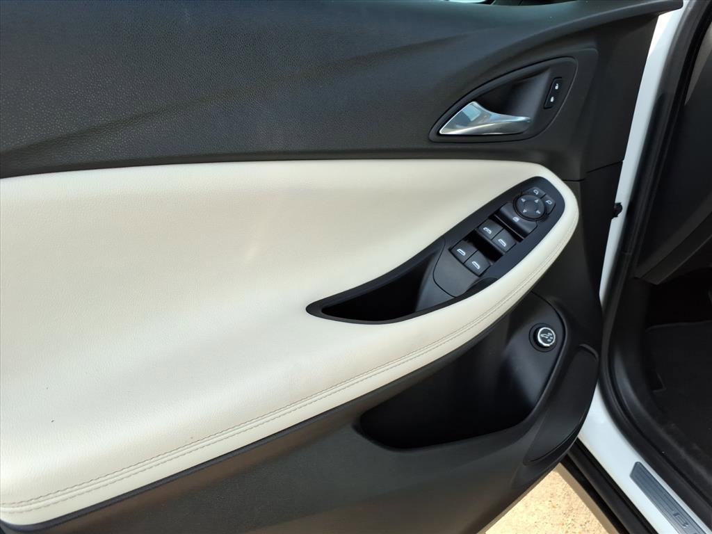 Used 2023 Buick Encore GX Select image 11