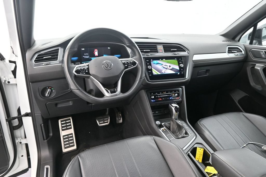 Used 2022 Volkswagen Tiguan SE R-Line FWD image 15