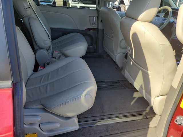 Used 2014 Toyota Sienna XLE FWD image 22