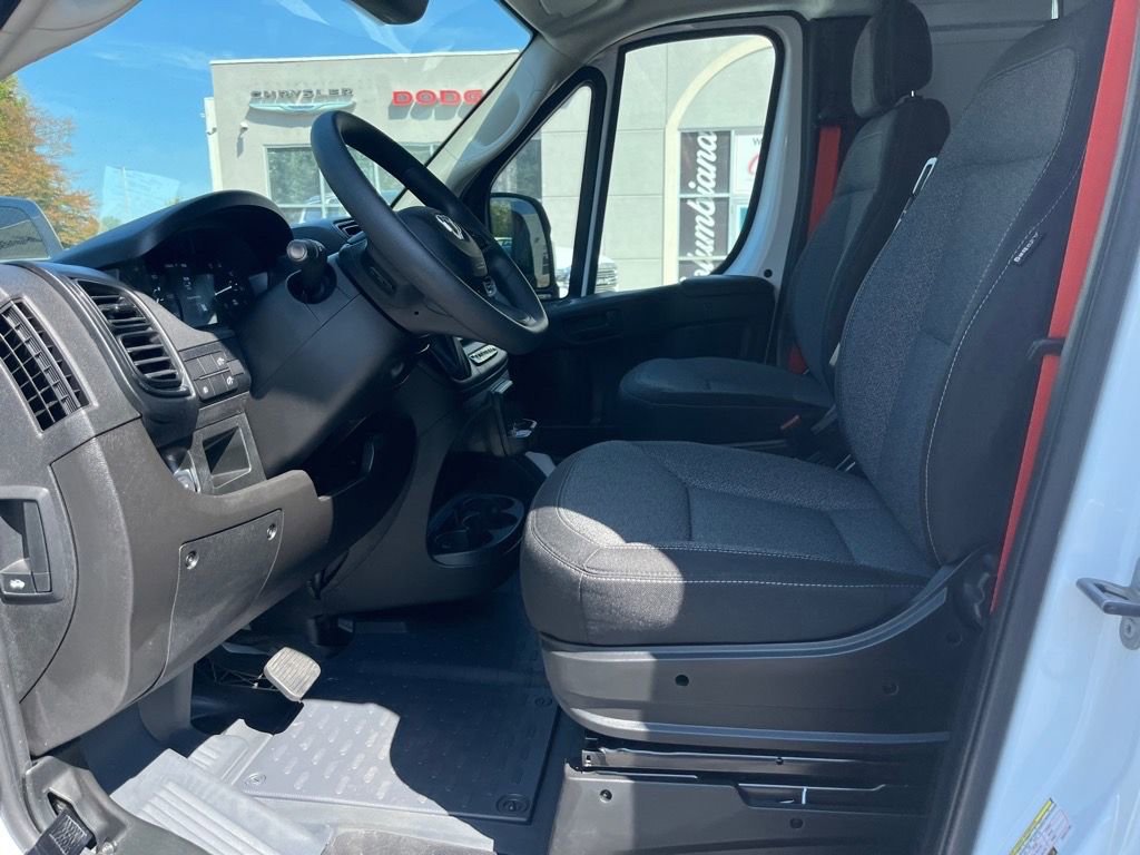 Used 2025 RAM ProMaster 2500 w/ Convenience Group image 9