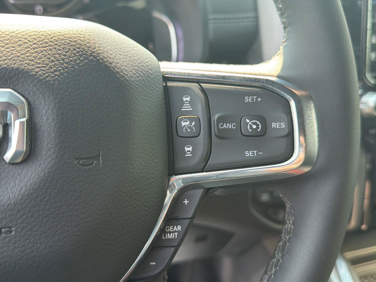 Used 2025 RAM 1500 Laramie AWD/4WD image 18