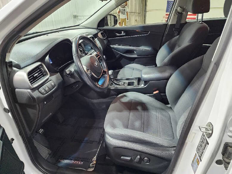 Used 2019 Kia Sorento S image 9