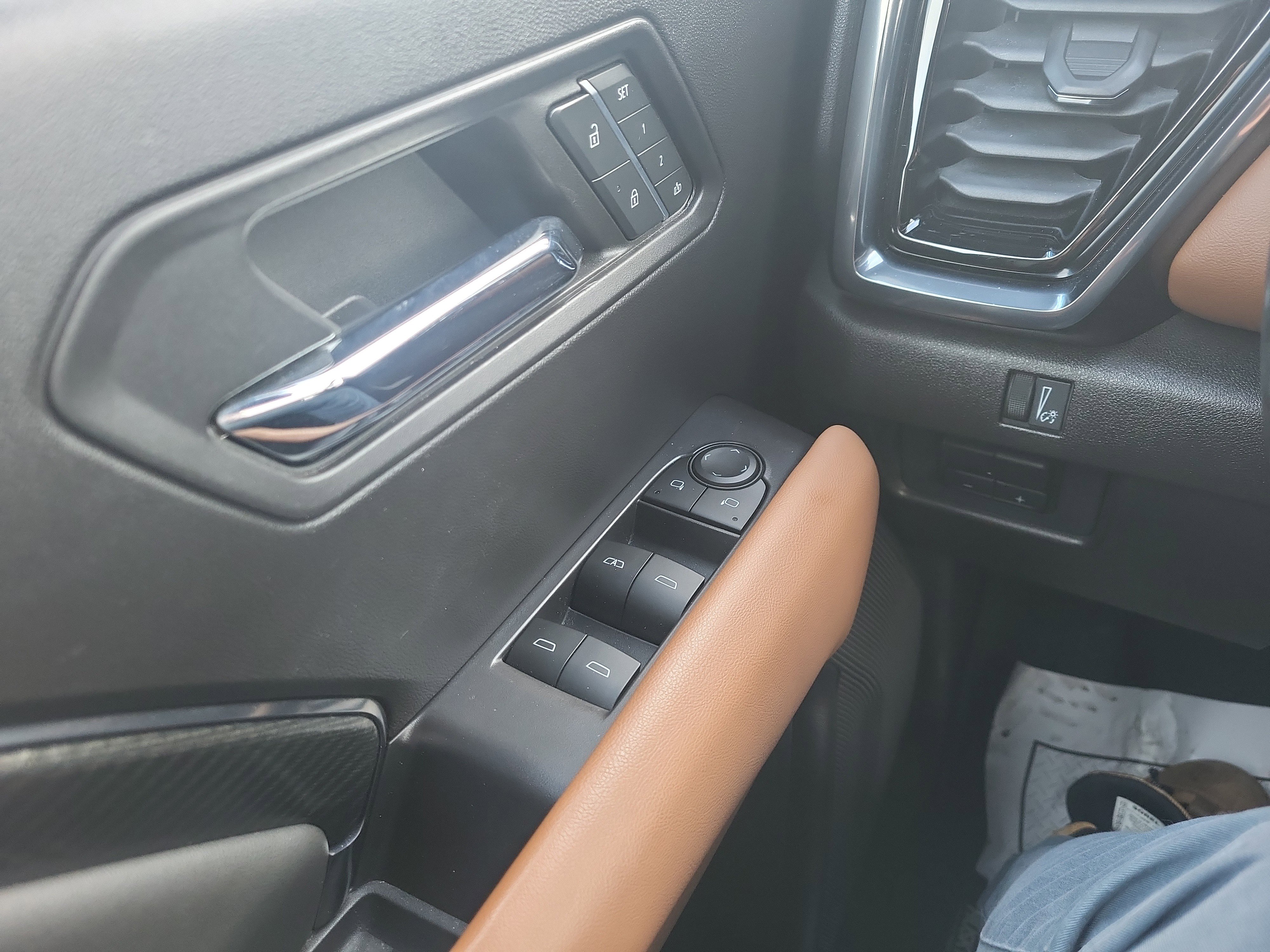 Used 2023 GMC Canyon AT4 w/ AT4 Premium Package image 13