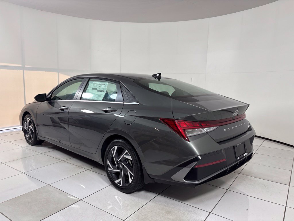 New 2026 Hyundai Elantra Limited FWD image 3