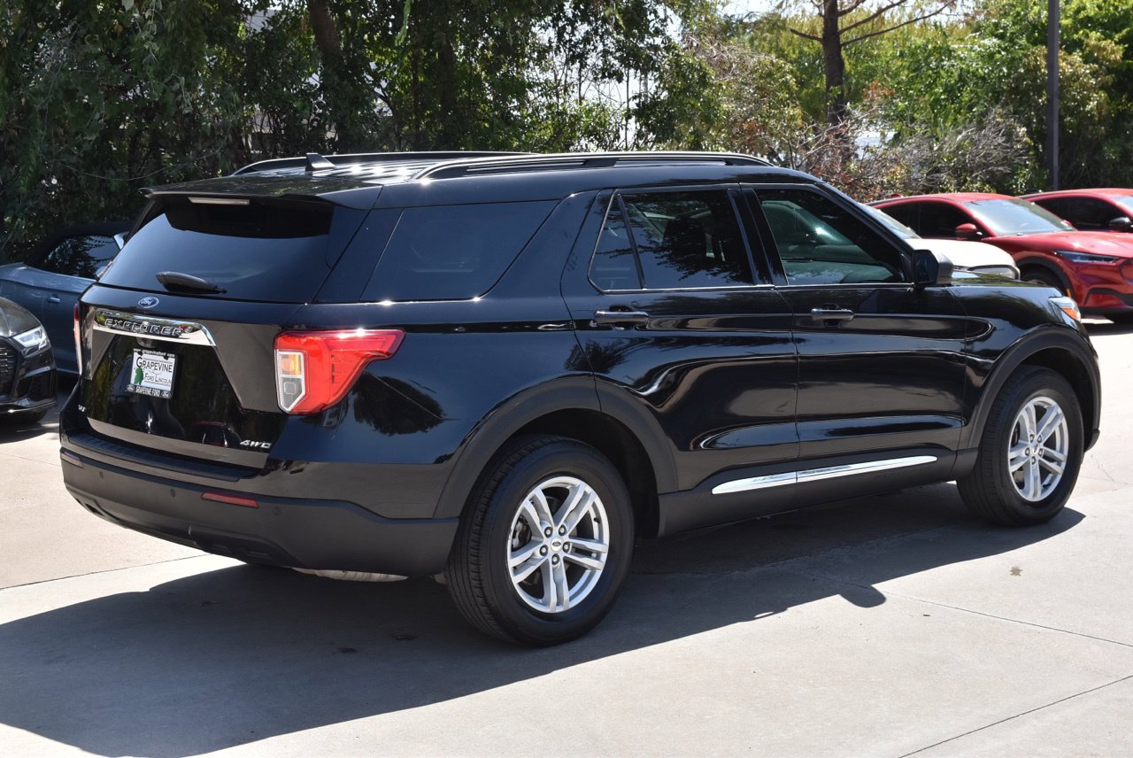 Used 2023 Ford Explorer XLT AWD/4WD image 7