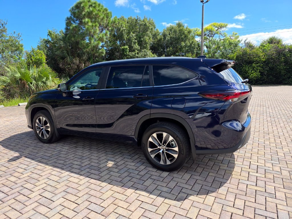 Certified 2026 Toyota Highlander XLE AWD/4WD image 9