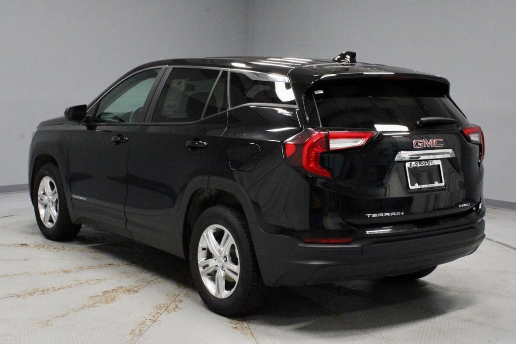 Used 2024 GMC Terrain SLE AWD/4WD image 8