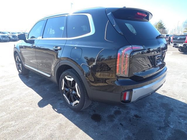 Used 2023 Kia Telluride EX w/ EX Captain's Chair Package image 13