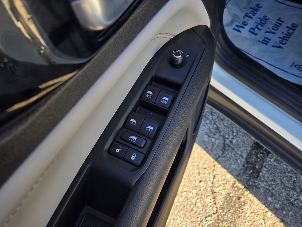 Used 2023 Jeep Compass Limited AWD/4WD image 13