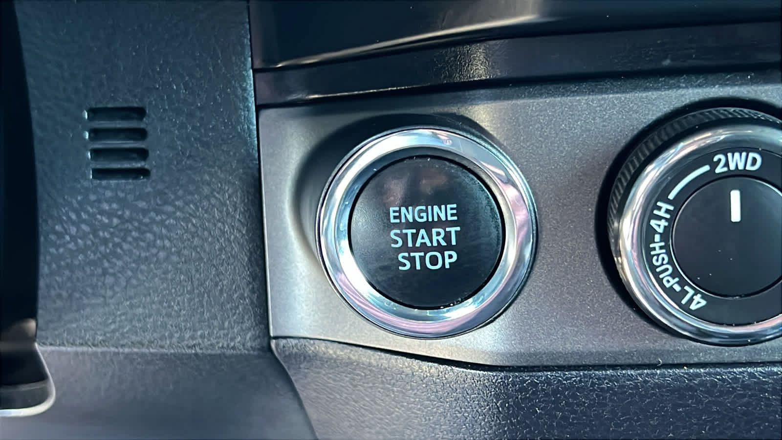 Used 2019 Toyota Tacoma TRD Sport w/ Technology Package AWD/4WD image 17