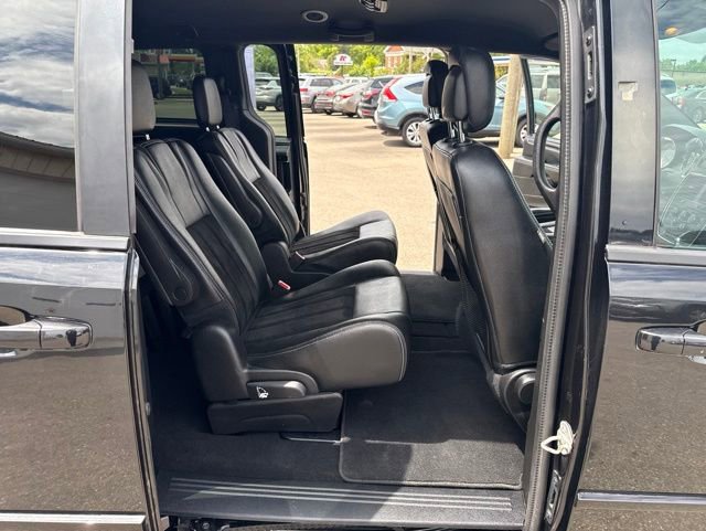 Used 2016 Dodge Grand Caravan SXT FWD image 13