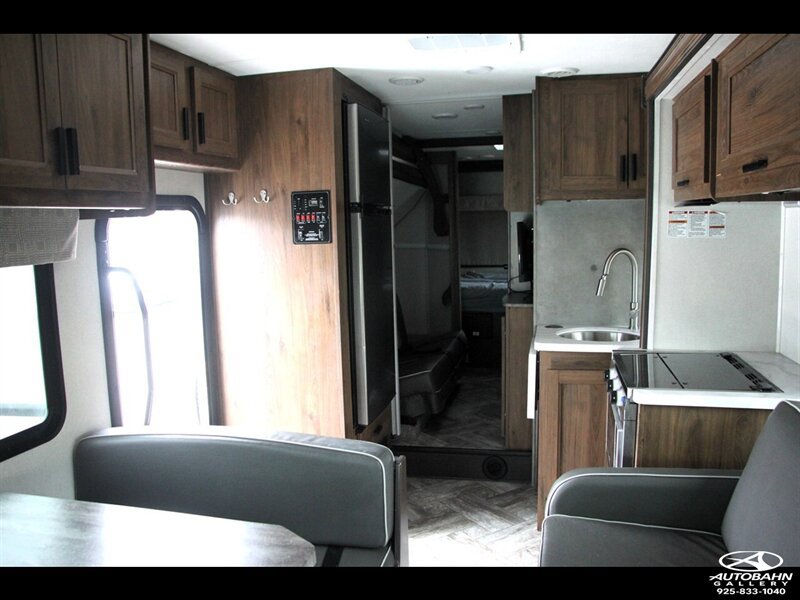 Used 2022 Ford E-450 and Econoline 450 Super Duty w/ Motorhome Prep Package RWD image 23