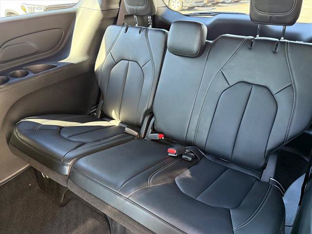 Used 2025 Chrysler Voyager LX FWD image 12