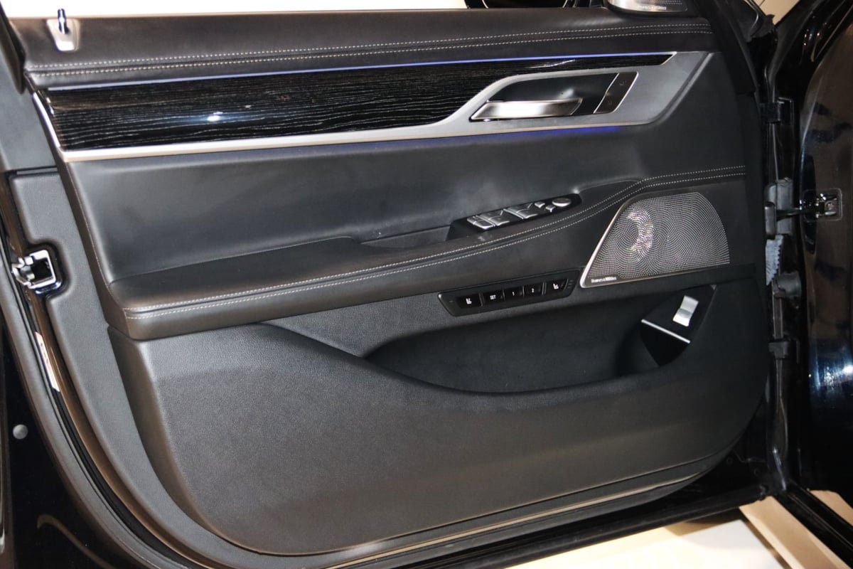Used 2019 BMW 750i RWD image 37