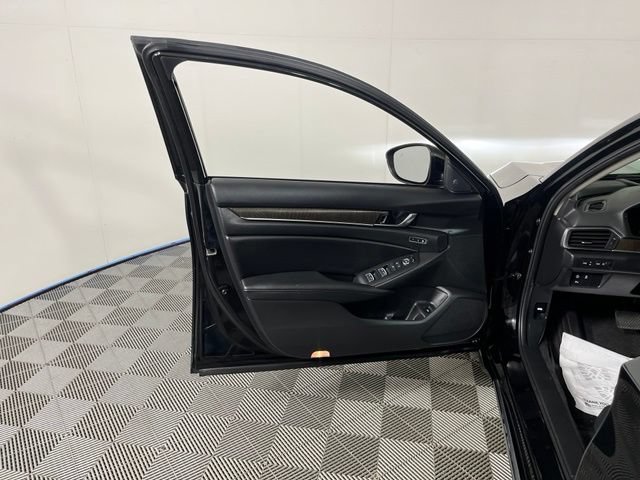 Used 2021 Honda Accord Touring image 11