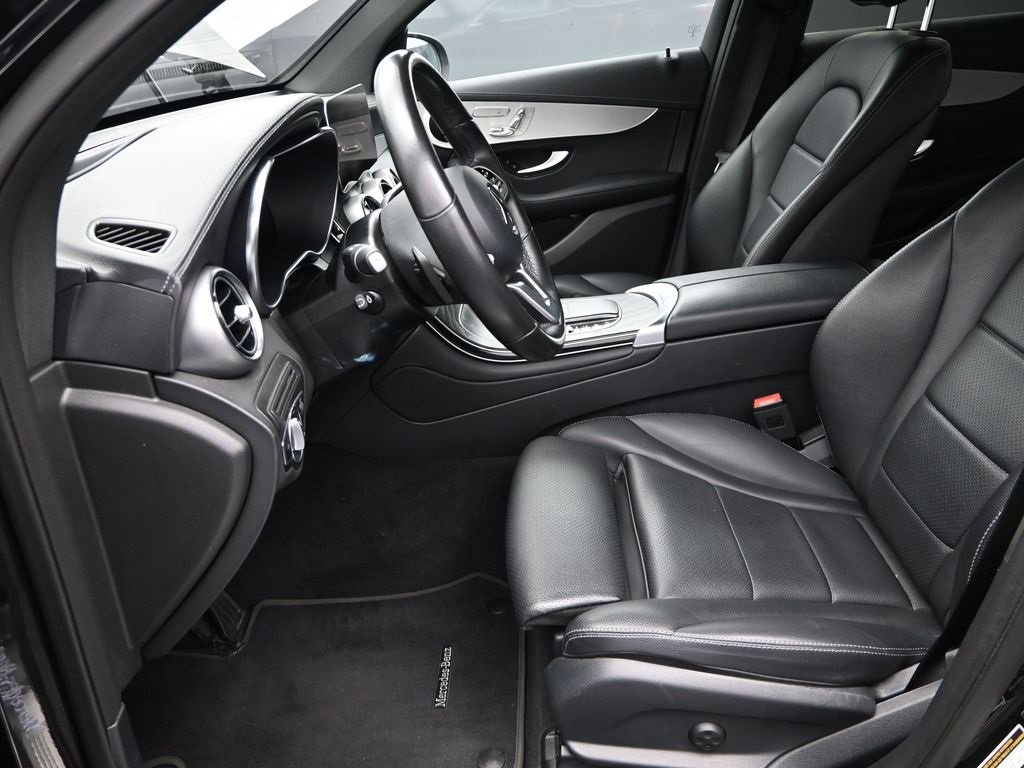Used 2022 Mercedes-Benz GLC 300 4MATIC Coupe image 16