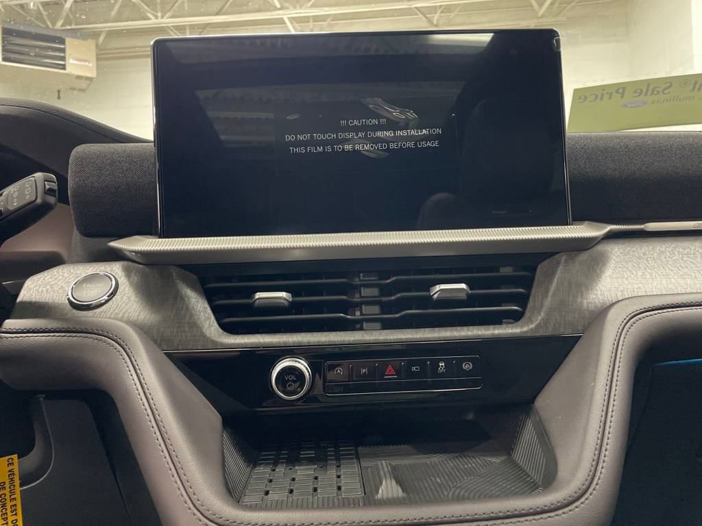 Certified 2025 Ford Explorer Platinum w/ LUX Leather Package image 25