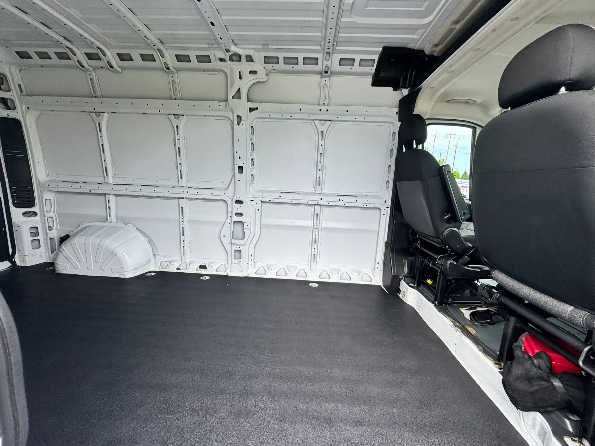 Used 2024 RAM ProMaster 2500 w/ Convenience Group FWD image 24