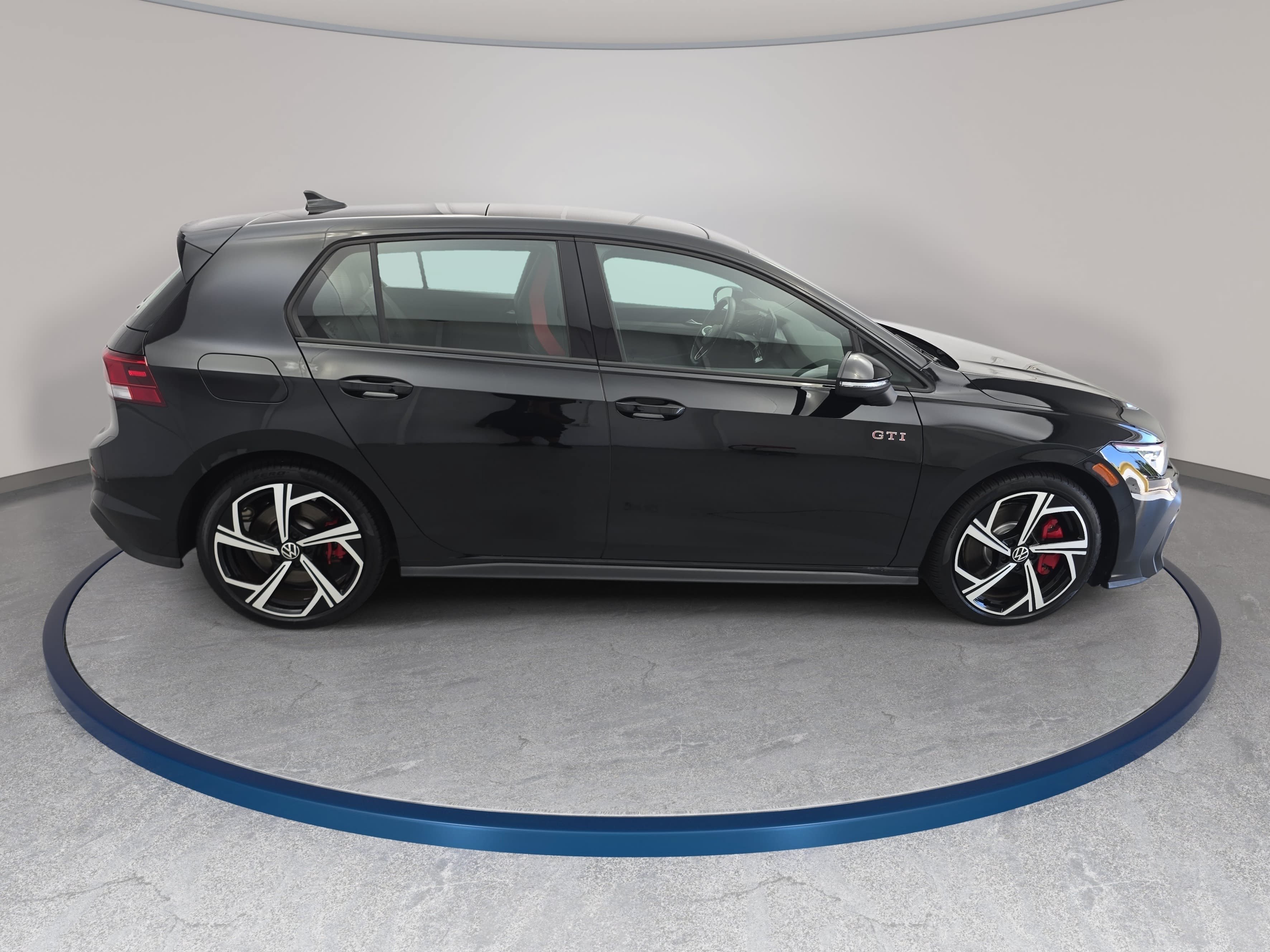 Used 2025 Volkswagen GTI SE FWD image 4