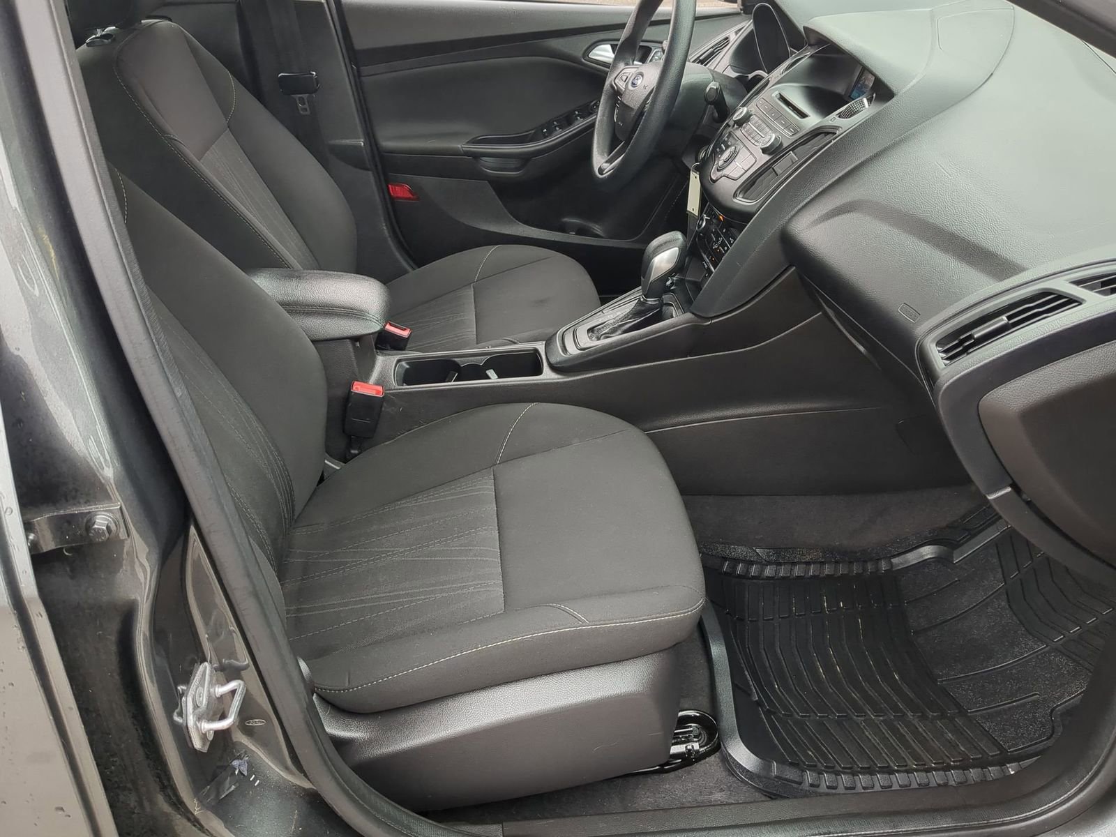 Used 2017 Ford Focus SE image 22