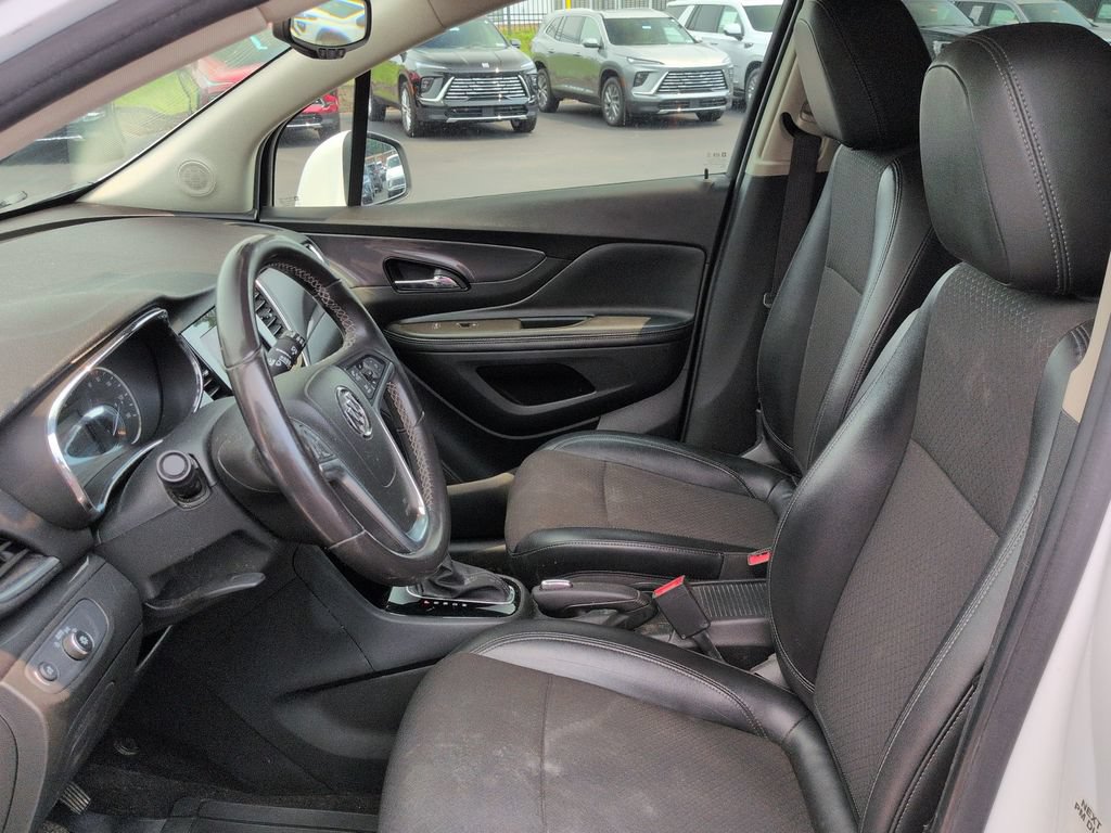 Used 2021 Buick Encore Preferred AWD/4WD image 12