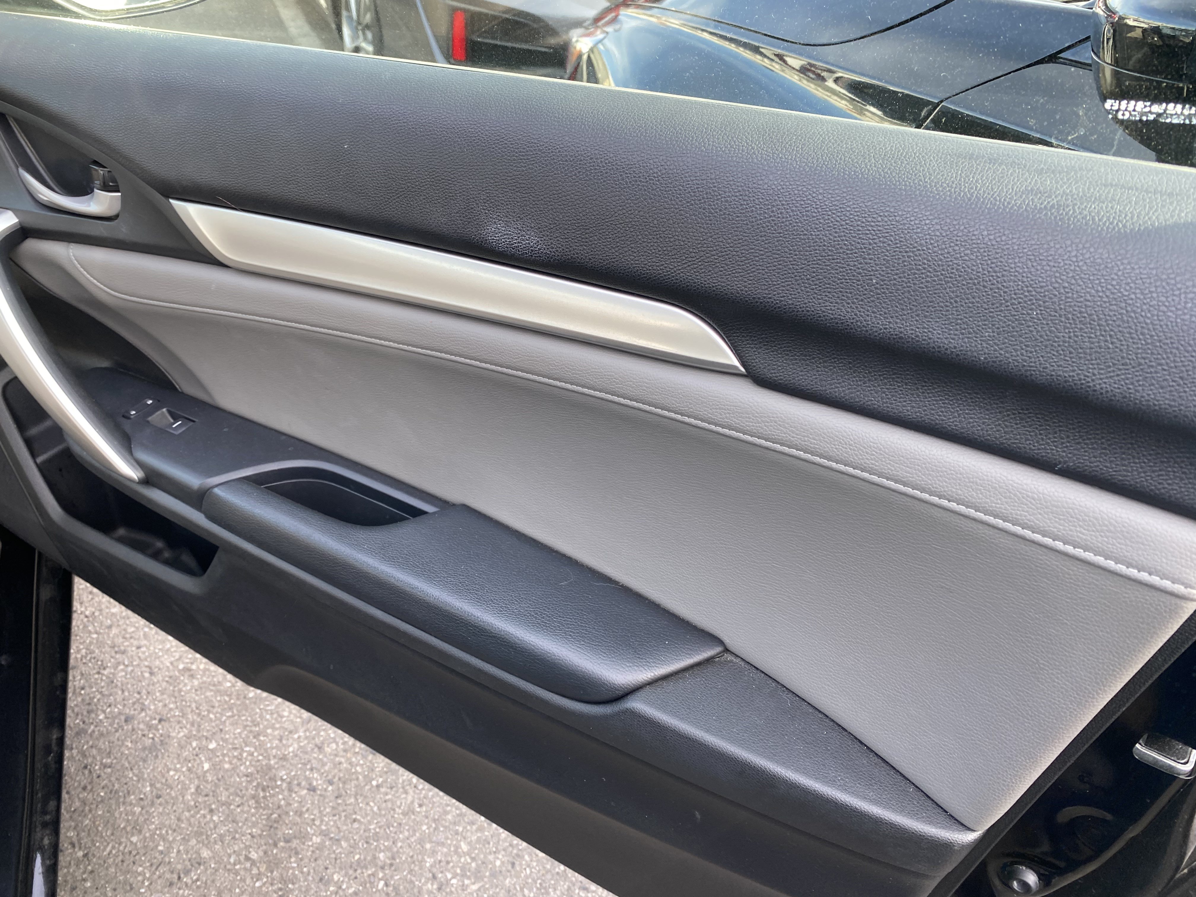 Used 2018 Honda Civic Touring image 14