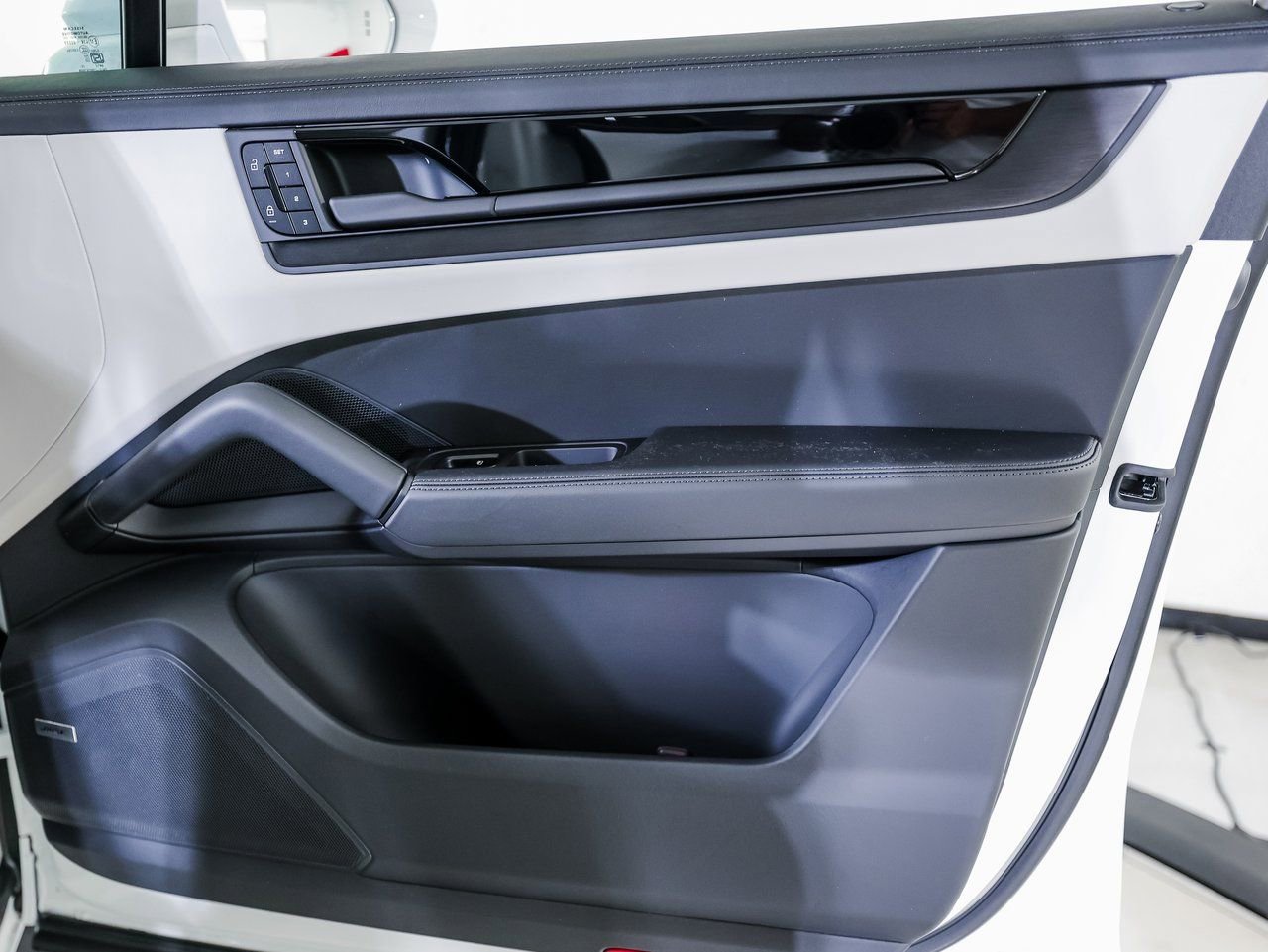 New 2026 Porsche Cayenne GTS AWD/4WD image 28