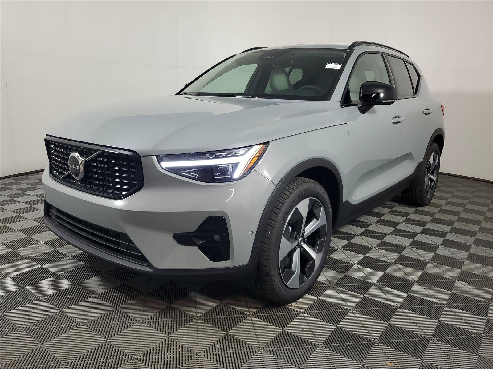 New 2026 Volvo XC40 B5 Plus w/ Protection Package Premier AWD/4WD image 3