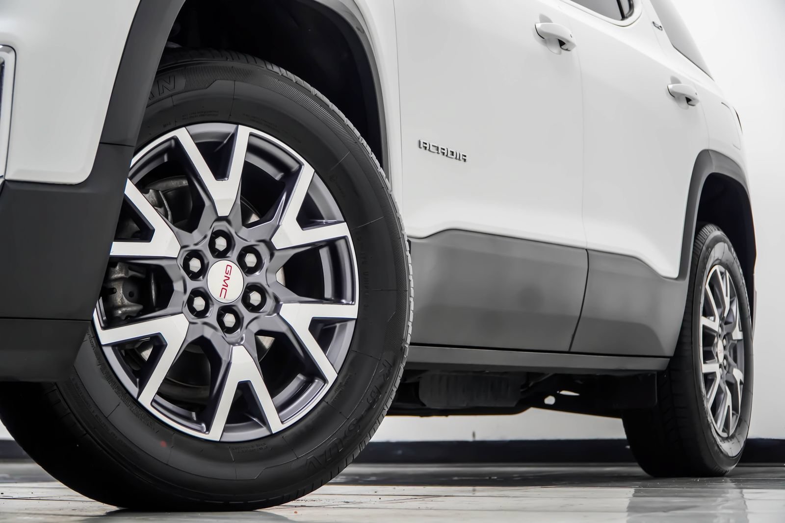Used 2023 GMC Acadia SLT w/ Preferred Package AWD/4WD image 6