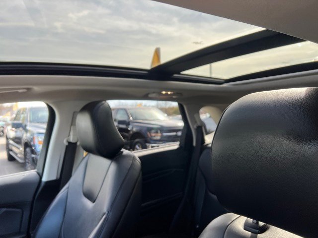 Used 2022 Ford Edge Titanium AWD/4WD image 22