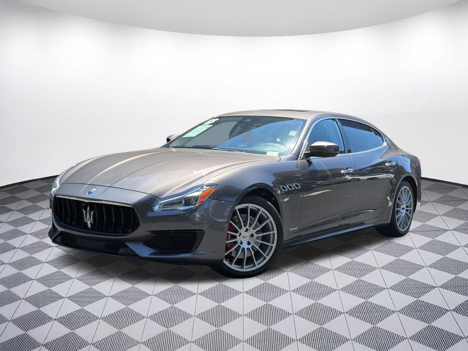 Used 2018 Maserati Quattroporte S GranSport Q4 AWD/4WD image 1
