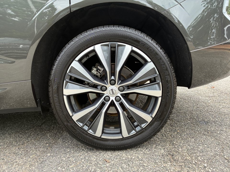 Used 2022 Volvo XC60 B5 Momentum w/ Protection Package Premier FWD image 22