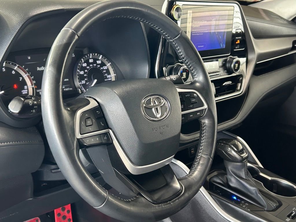 Used 2023 Toyota Highlander LE image 45