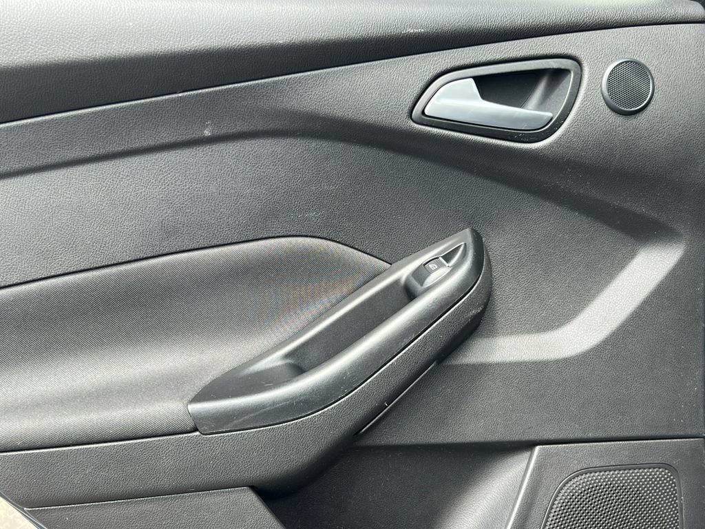 Used 2018 Ford Focus Titanium w/ Titanium Technology Package FWD image 32