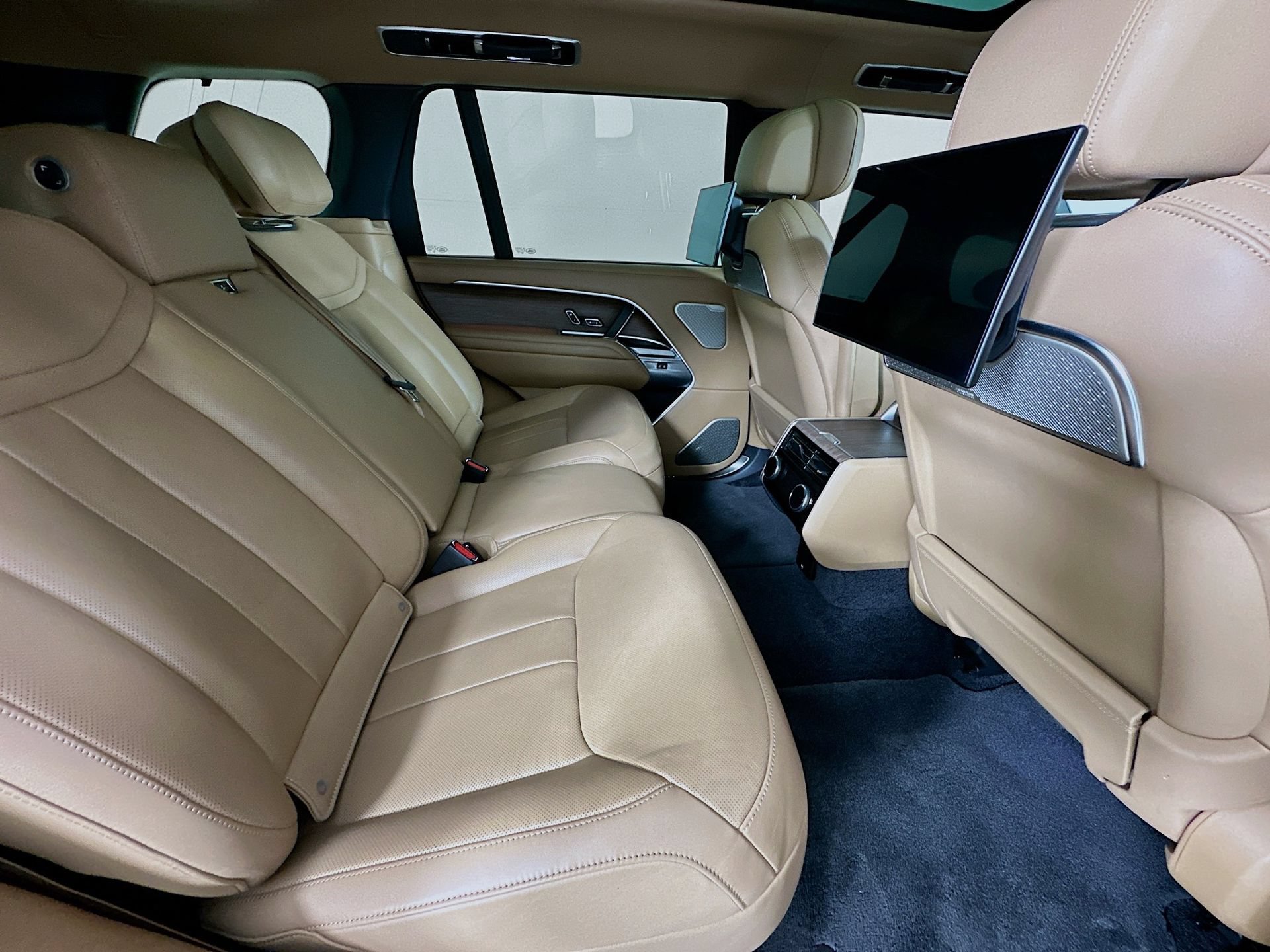 Used 2024 Land Rover Range Rover Long Wheelbase Autobiography AWD/4WD image 30