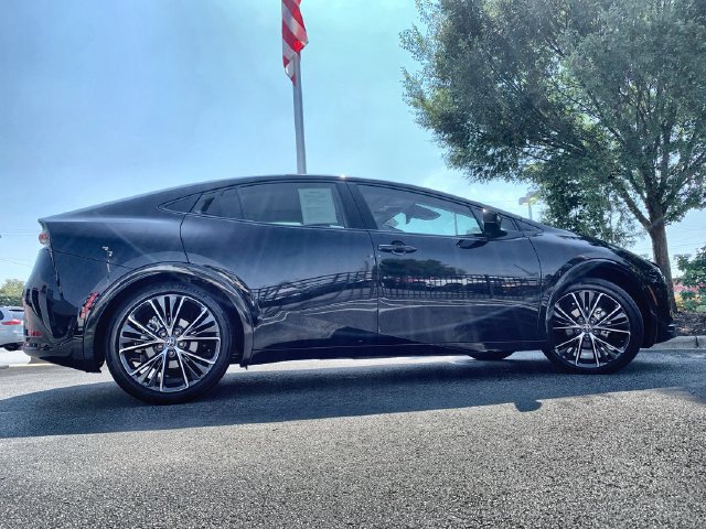 Used 2023 Toyota Prius Limited FWD image 9