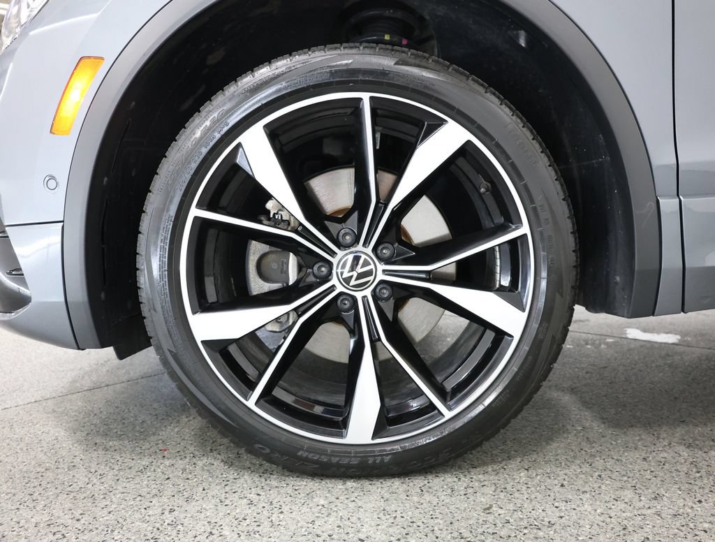 Used 2024 Volkswagen Tiguan SEL R-Line AWD/4WD image 5