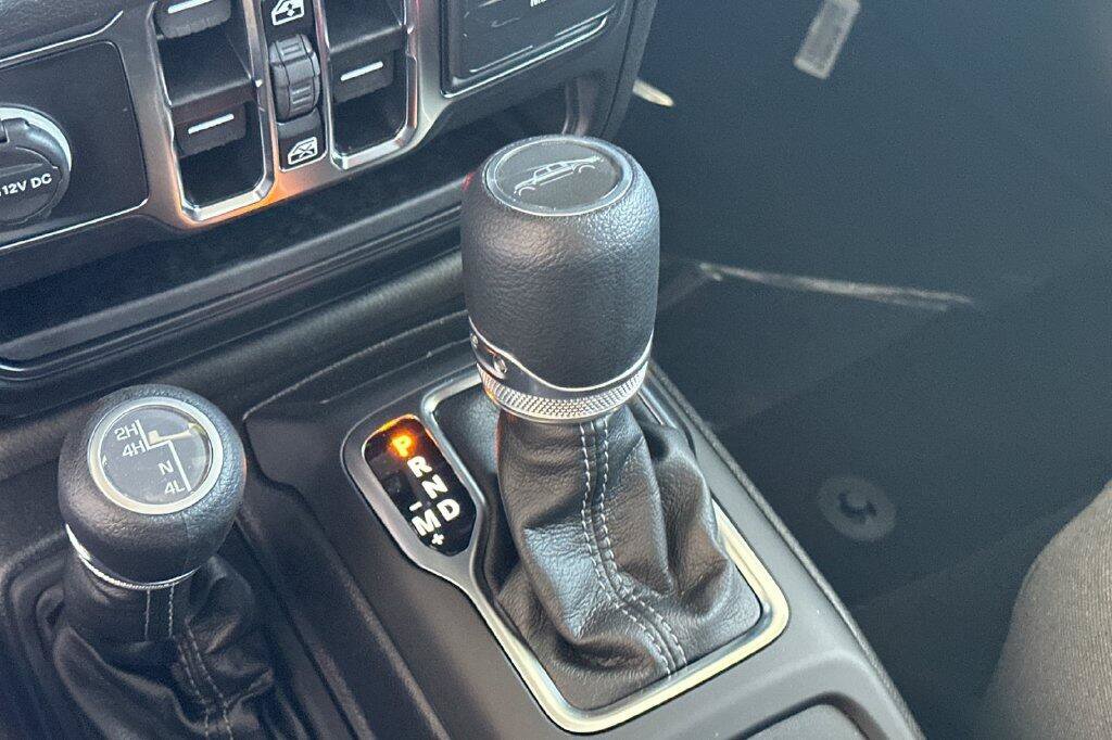 New 2025 Jeep Gladiator Sport AWD/4WD image 17