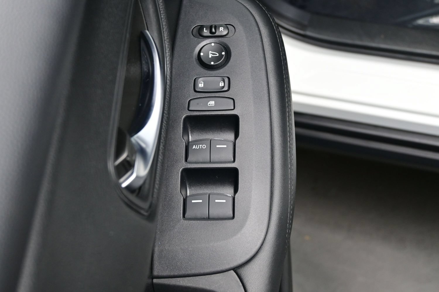 Used 2024 Honda HR-V LX image 10