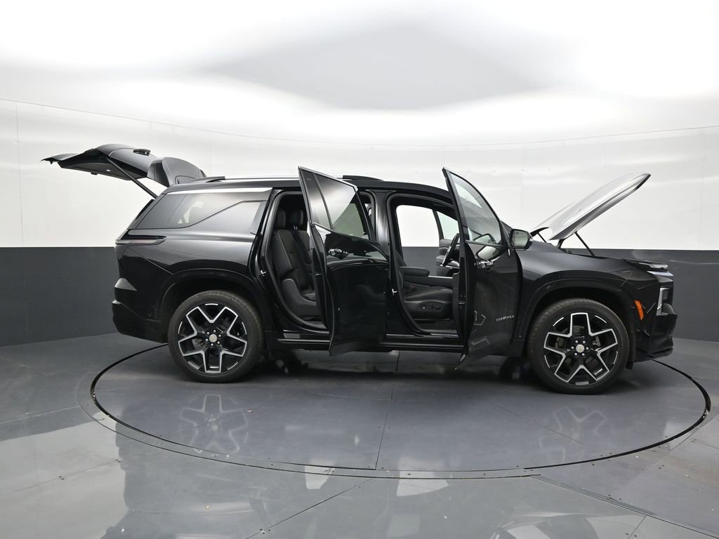Used 2025 Chevrolet Traverse High Country image 29