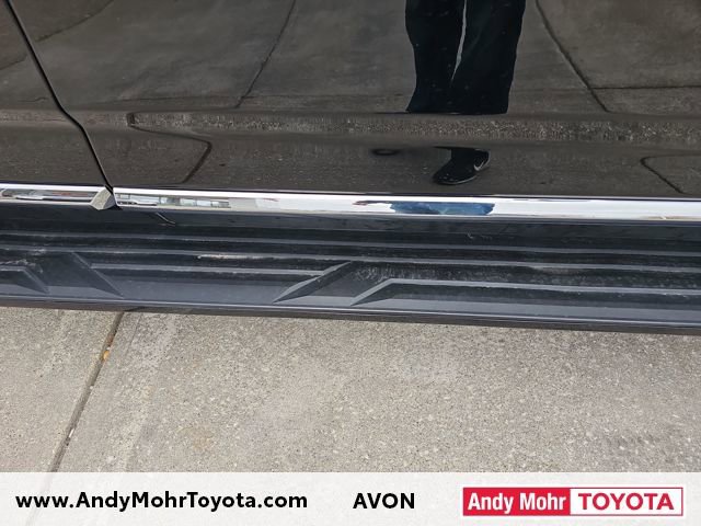 Used 2024 GMC Yukon SLT image 40