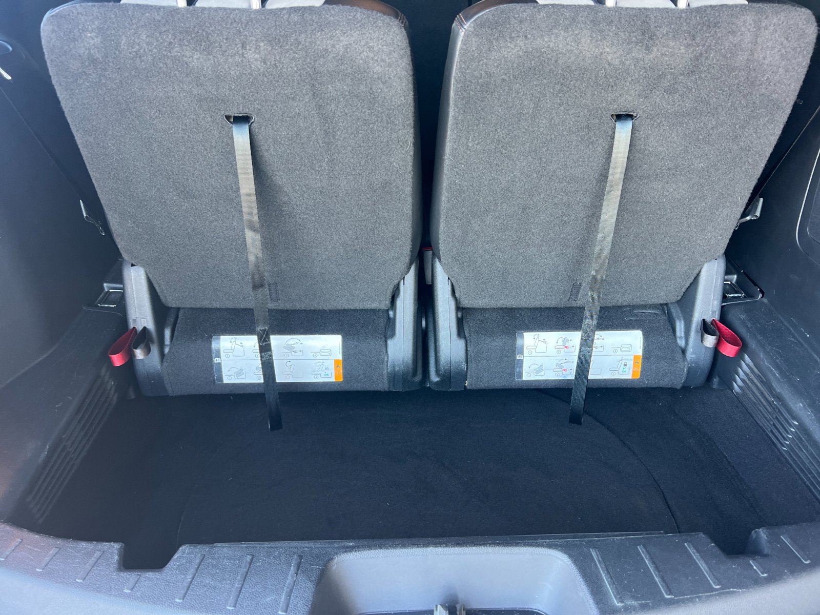 Used 2017 Ford Explorer XLT w/ Equipment Group 202A FWD image 16