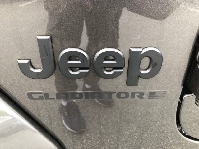 Used 2025 Jeep Gladiator Willys AWD/4WD image 11