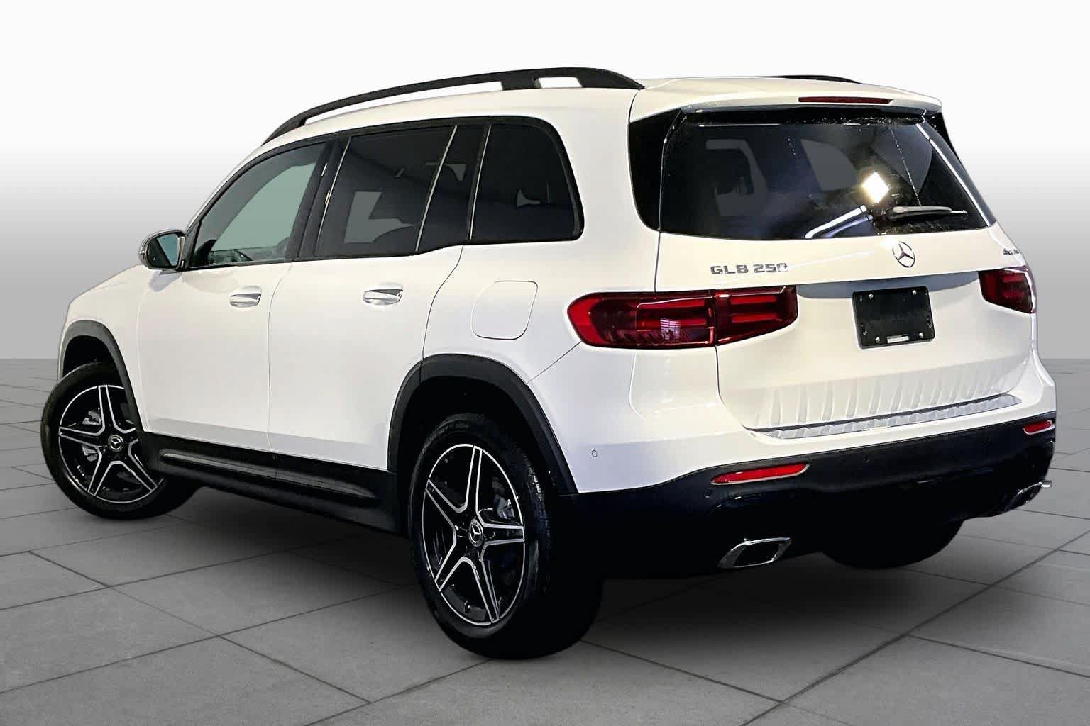 New 2026 Mercedes-Benz GLB 250 4MATIC image 3