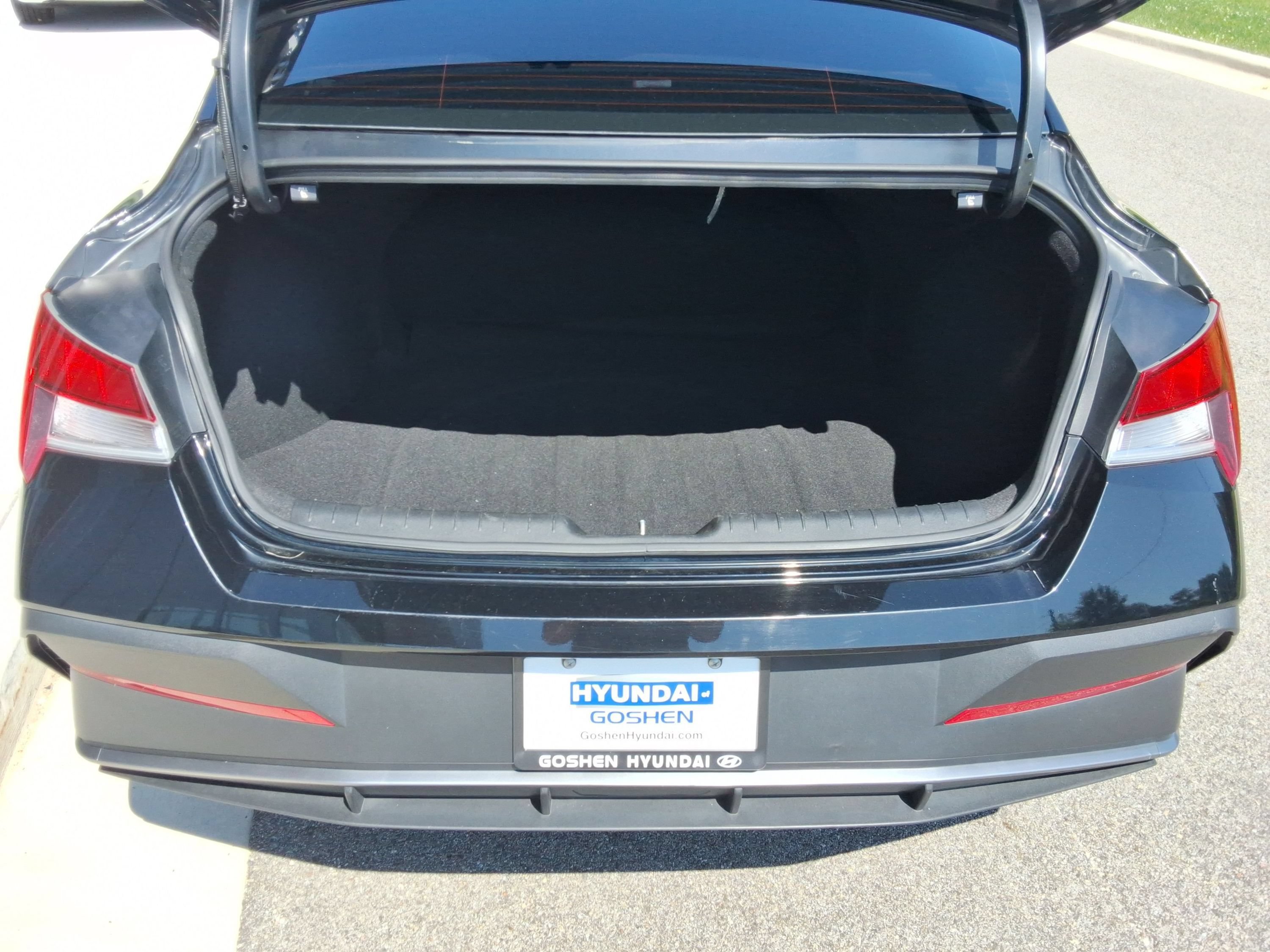 Used 2024 Hyundai Elantra SEL FWD image 28