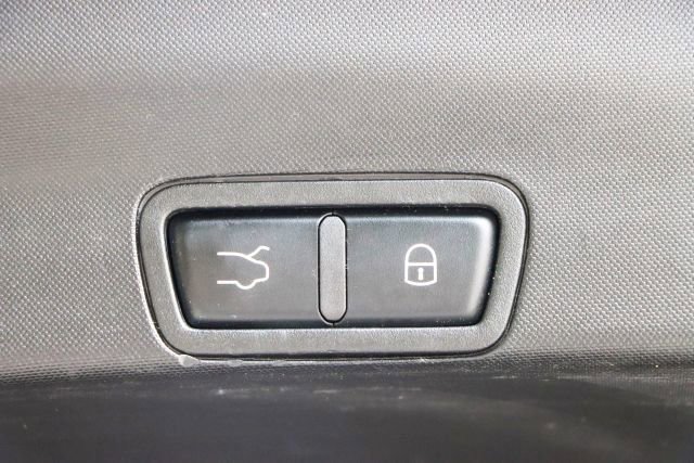 Used 2018 Alfa Romeo Stelvio AWD image 17