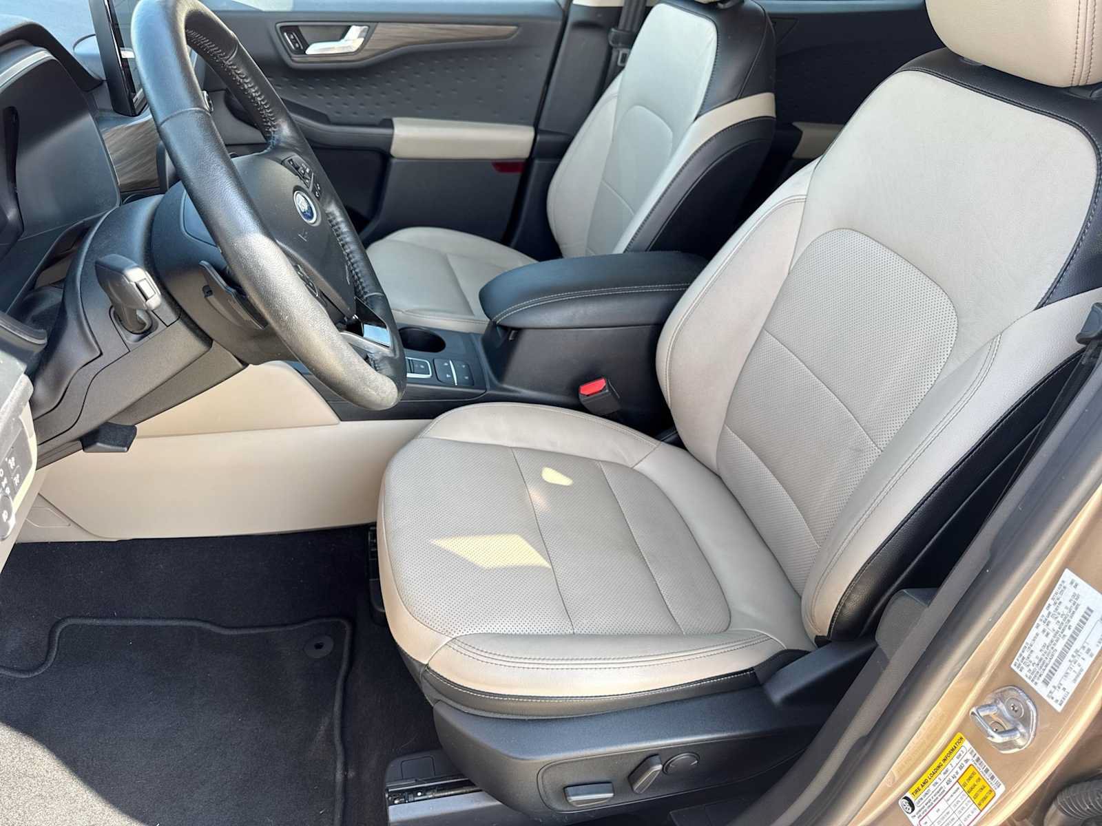 Used 2020 Ford Escape Titanium AWD/4WD image 15