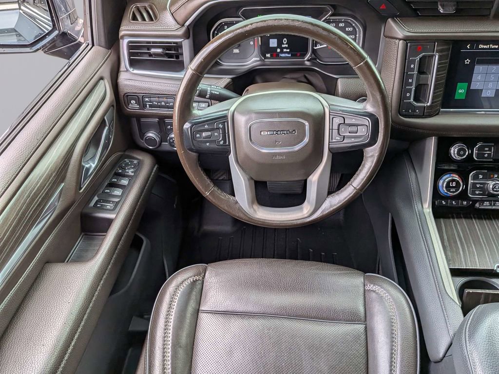 Used 2021 GMC Yukon XL Denali w/ Denali Premium Package image 16